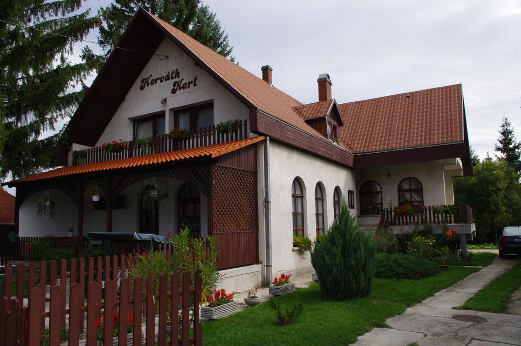Horvath Kert Vendeghaz Hotel Zirc Exterior photo