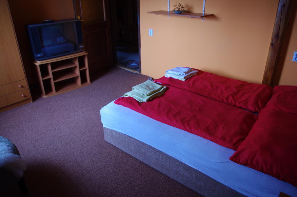 Horvath Kert Vendeghaz Hotel Zirc Room photo