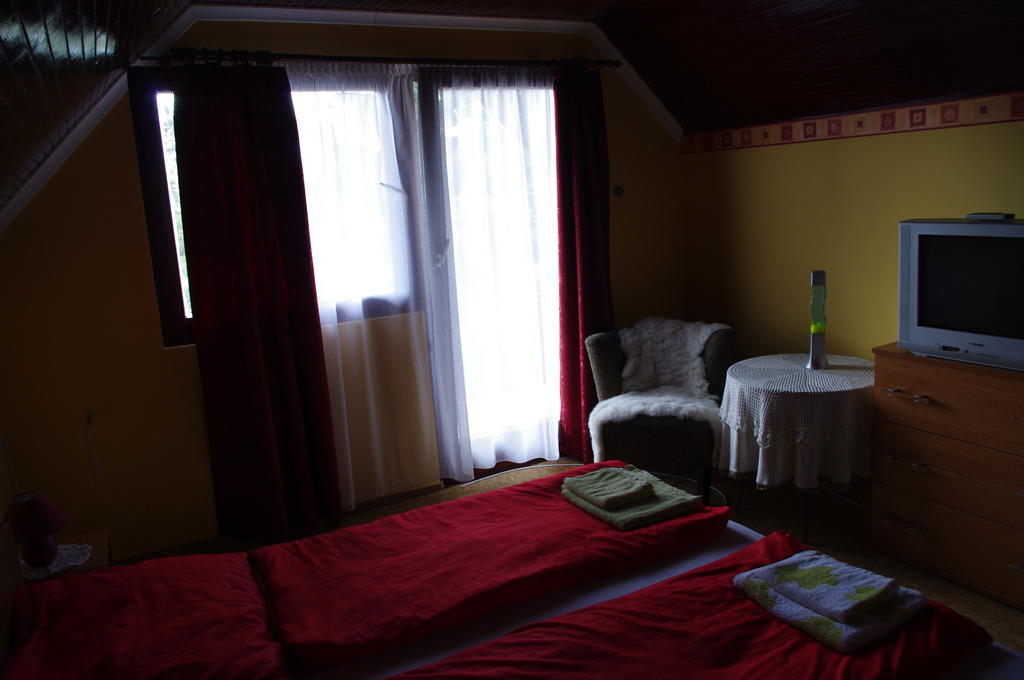 Horvath Kert Vendeghaz Hotel Zirc Exterior photo